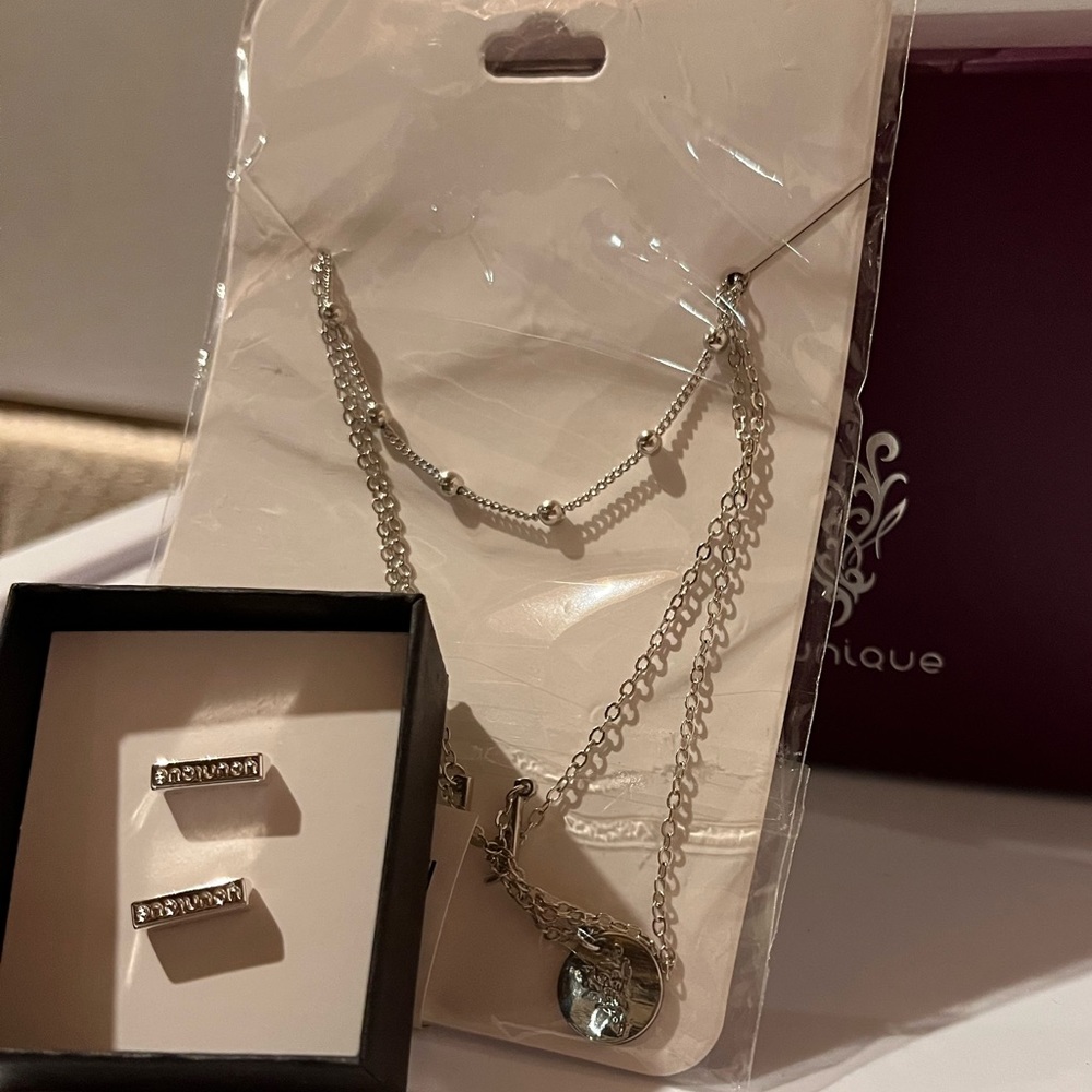 Younique silver stud earrings and necklace